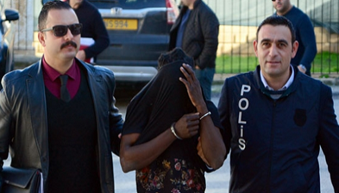 Pencereden içeriye girdi