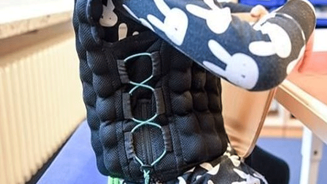 Hiperaktif çocuklara kum torbası yelekler giydiriyorlar