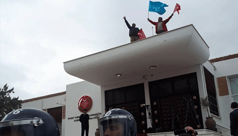 Eylemciler Meclis'in damına çıktı!