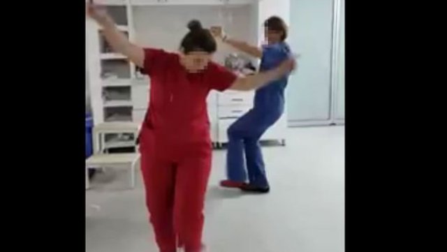 Kocaeli'de hastanenin yoğun bakımında göbek attılar