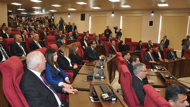 Derya’nın yemini sırasında UBP ve YDP; Özgürgün’ün yemini sırasında da TDP ve CTP salonu terk ettiler