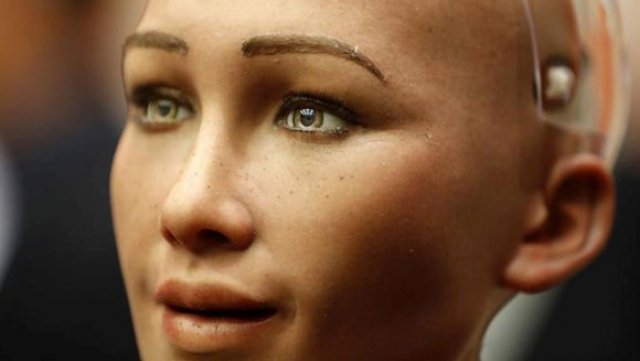İlk robot vatandaş Sophia Türkiye’ye geliyor!