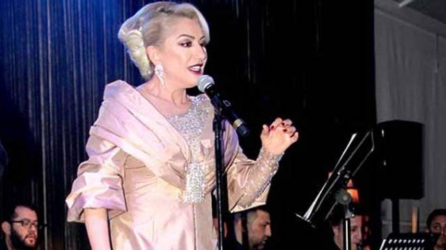 Tek şarkılık albümünü müjdeledi