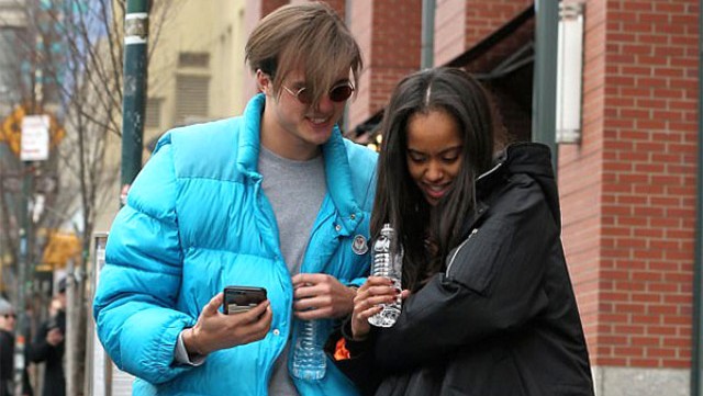 Obama'nın Kızı, Sevgilisiyle Sokak Ortasında Sarmaş Dolaş Görüntülendi