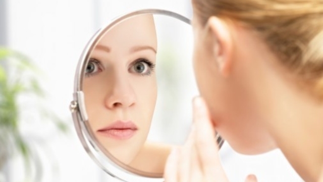 Uykusuzluk göz kapağı sarkmasına sebep