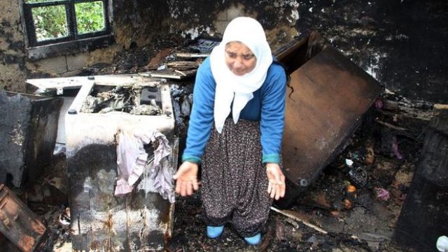 Antalya'da evi yanan aileye bakanlık sahip çıktı