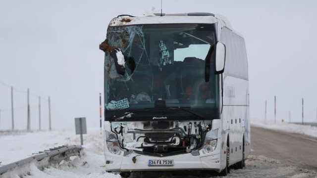Kayseri'de 2 yolcu otobüsü devrildi
