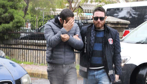 Uyuşturucuyu yatak odasına gizledi