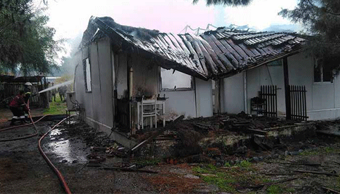 Yangın prefabrik evi yuttu