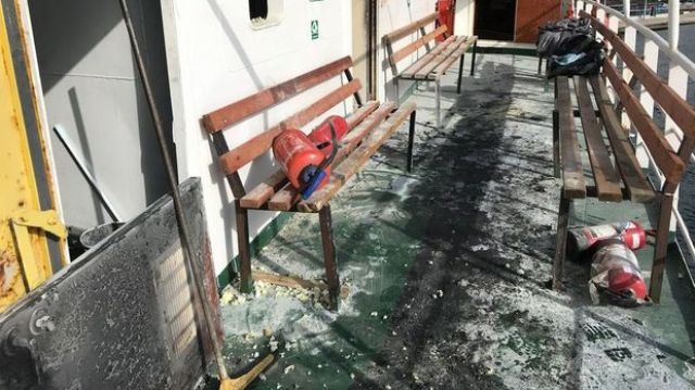 Adalar seferini yapan feribotta yangın