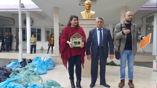 Gazimağusa Meslek Lisesi öğrencilerinden SOS Çocuk Köyü Derneği’ne bağış…