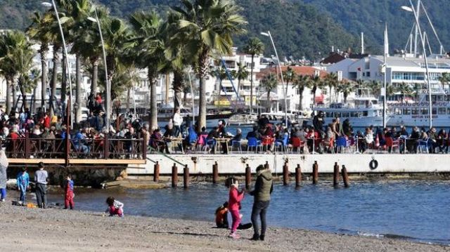 Marmaris'te, kış mevsiminde bahar havası