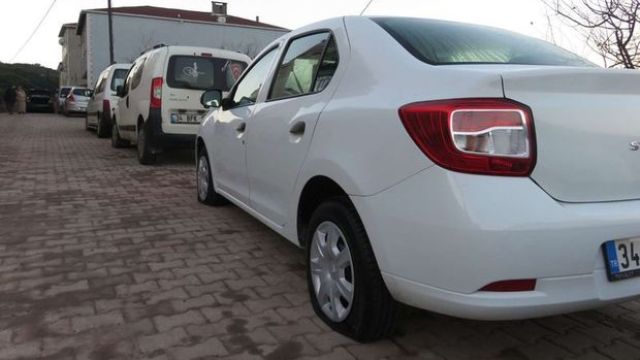 Maltepe'de 20 aracın lastikleri patlatıldı