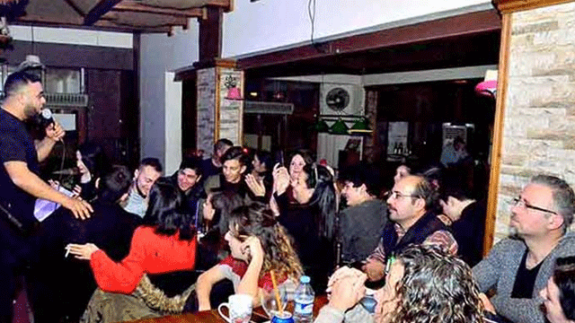 Canlı müziğe doydular