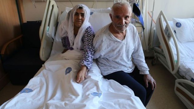 Hakkari'de 77 yaşındaki Ömer Engin, böbrek yetmezliği olan eşine böbreğini verdi