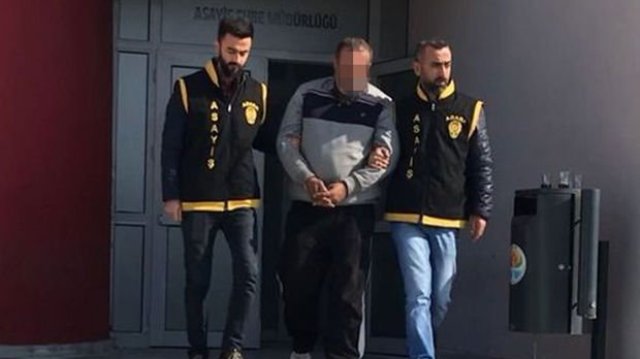 Suç makinesi Adana kebabı yerken yakalandı