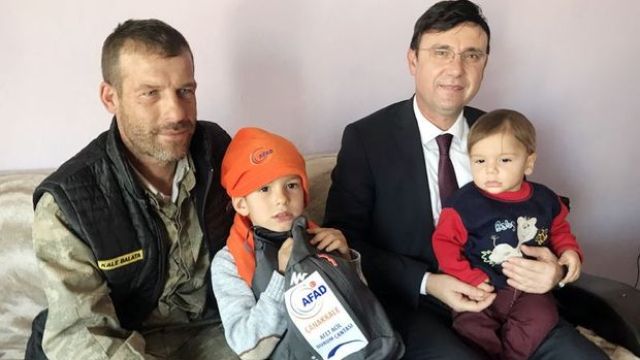 Çanakkale'de depremden etkilenen aile bebeklerinin ismini "Afad" koydu
