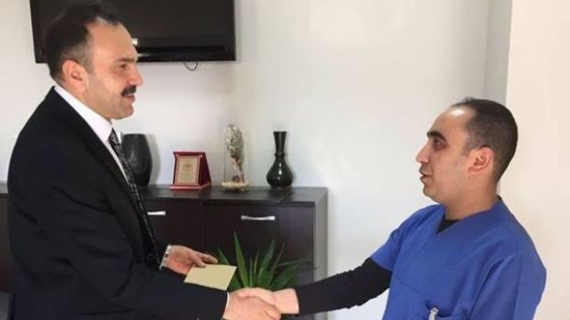 Diyarbakır'da temizlik görevlisi çöpte bulduğu altınları teslim etti