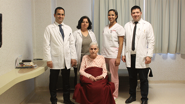 Beyin kanaması sonucu 4 ay komada kalan hasta mikrocerrahi yöntemle ameliyat sonrası hayata yeniden doğdu