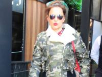 120 Bin TL'lik Kombiniyle Sokağa Çıkan Demet Akalın, Parasıyla Rezil Oldu