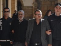 Çaldıkları paraları kumarda yediler