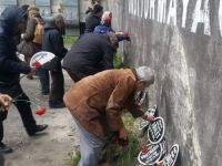 Davutpaşa'daki patlamada ölen 21 kişi karanfillerle anıldı