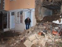 İstanbul Şişli'de aşırı yağmur nedeniyle iki katlı bina çöktü