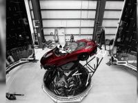 Elon Musk şimdi de uzaya Tesla gönderiyor!