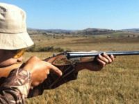 Tüfek ateş aldı: Ayağından yaralandı