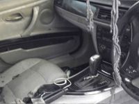 BMW marka salon aracı yaktılar