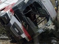 Endonezya’da otobüs devrildi: 27 ölü