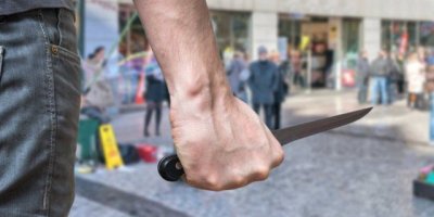 Girne’de kavga…Bir kişi bıçakla yaralandı