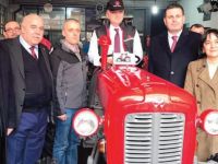 Bakanı Faruk Özlü babasının kendisini okutmak için sattığı traktörü geri aldı