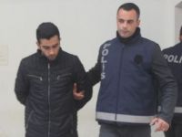 Ülkeye gelir gelmez hırsızlık yaptı