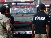 Pakistan'da sınır muhafızlarını taşıyan araca silahlı saldırı