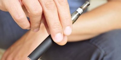 Uzmanlar elektronik sigara için bir kez daha uyardı: İyi tarafı yok