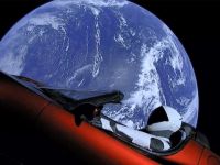 Falcon Heavy’nin uzaya götürdüğü Tesla Roadster’in konumunu takip edebilirsiniz