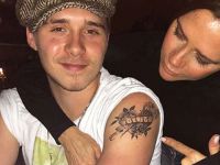 Annesine olan sevgisini koluna dövdürdü