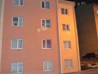 Hakkari'de iki kişi televizyon antenini tamir ederken çatıdan düştü