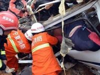 Çin'de yolcu otobüsü uçuruma yuvarlandı: 10 ölü