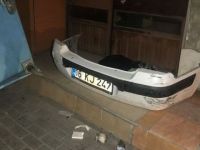 Bursa'da kontrolden çıkan otomobil caddede yürüyen yayaya ve 3 araca böyle çarptı