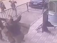 Mısır'da 3. kattan düşen çocuğu polis havada yakaladı