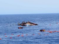 Arakanlı Müslümanları taşıyan tekne alabora oldu