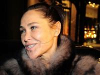 Hülya Avşar ‘Gerçek kürk’ diyerek kameralara gösterdi