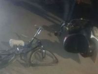 Motosiklet ile bisiklet çarpıştı