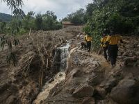 Endonezya'daki heyelanda kaybolan 7 kişiyi arama çalışmaları durdu