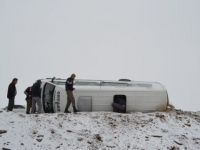 Aksaray'da öğrenci servisi devrildi