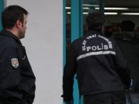 Maskeli ve silahlı soyguncular 17 bin lira çaldı