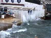 Yunan adalarında mahsur kalan Türkler ülkeye döndü