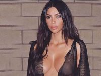 Kim Kardashian çıplak yemek yedi